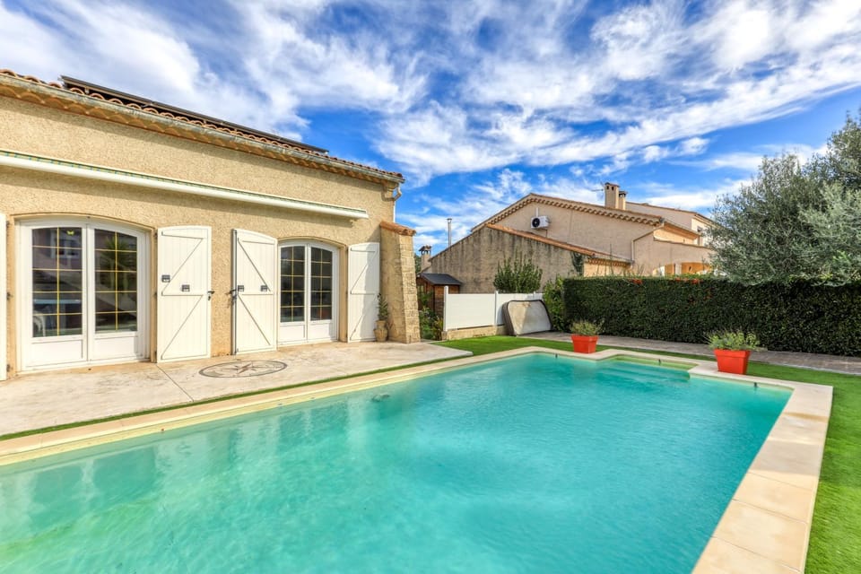Property building, Swimming pool