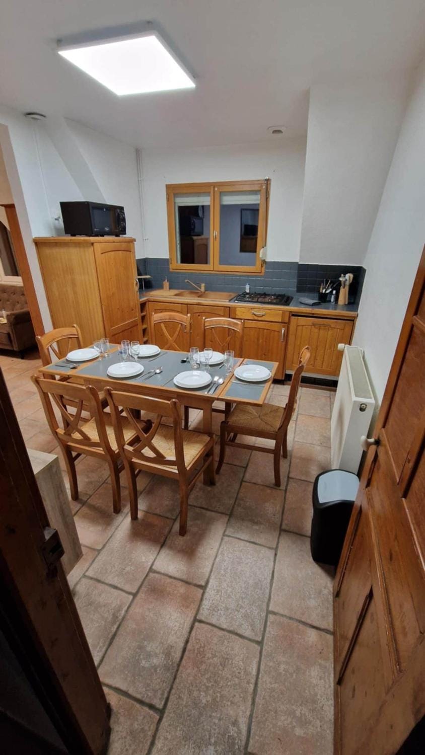 Kitchen or kitchenette, Dining area, dishwasher, pet friendly, stove