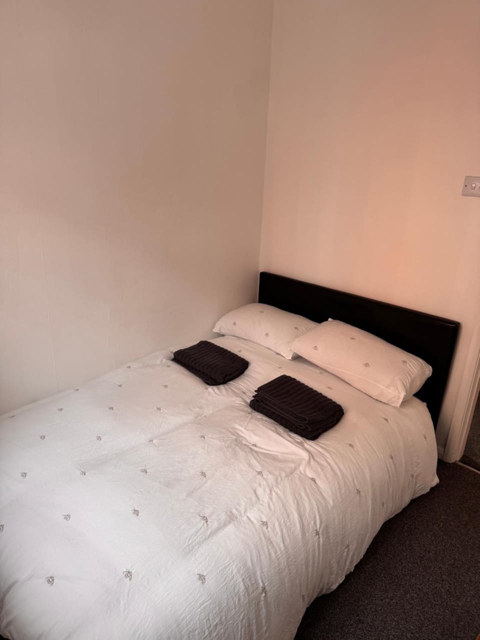 Bedroom, towels