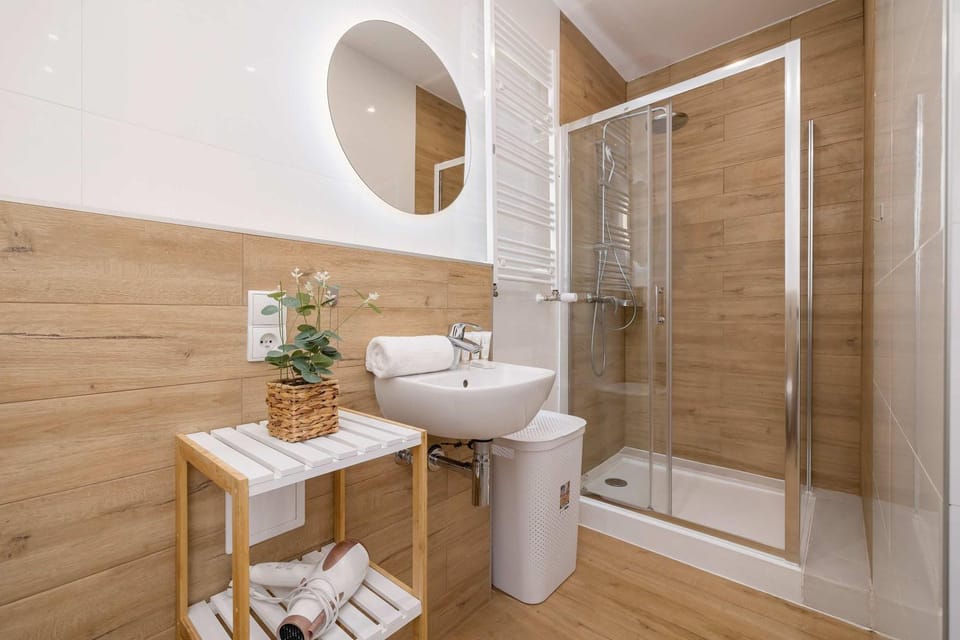 Shower, Bathroom, towels