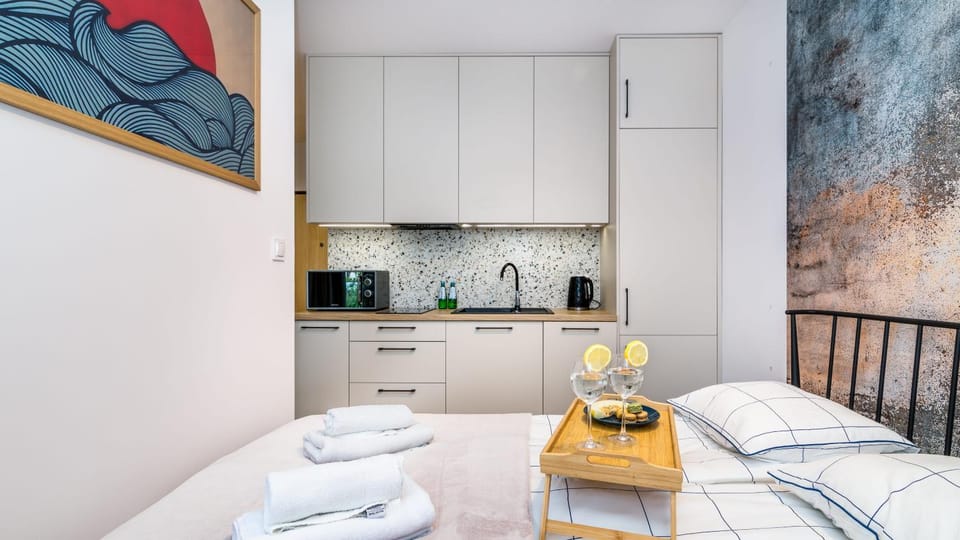 Bed, Kitchen or kitchenette, Bedroom