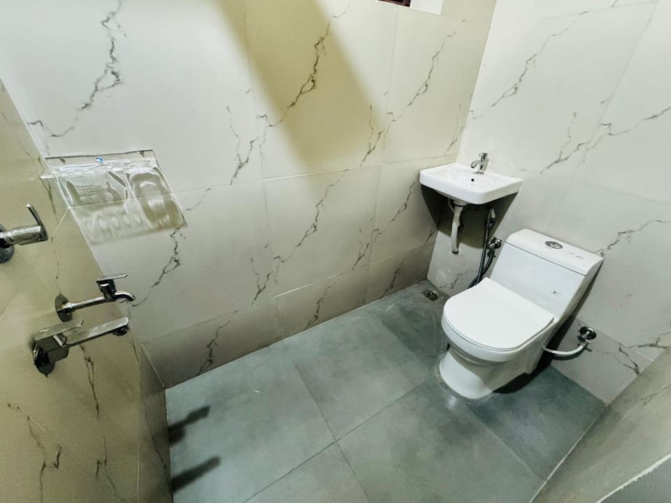 Texas 3 BHK villa for 13 pax near Airport Apartment in Thiruvananthapuram