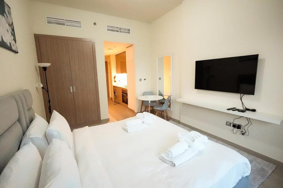 Stunning - Cozy Studio - Azizi Riviera Apartment in Dubai
