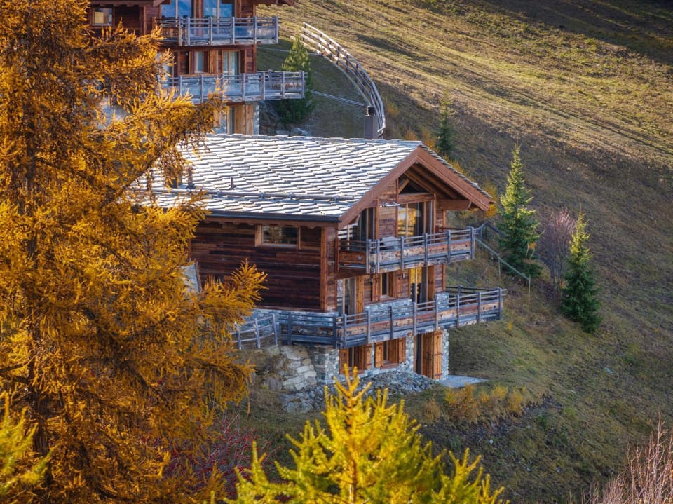 Property building, Facade/entrance, Off site