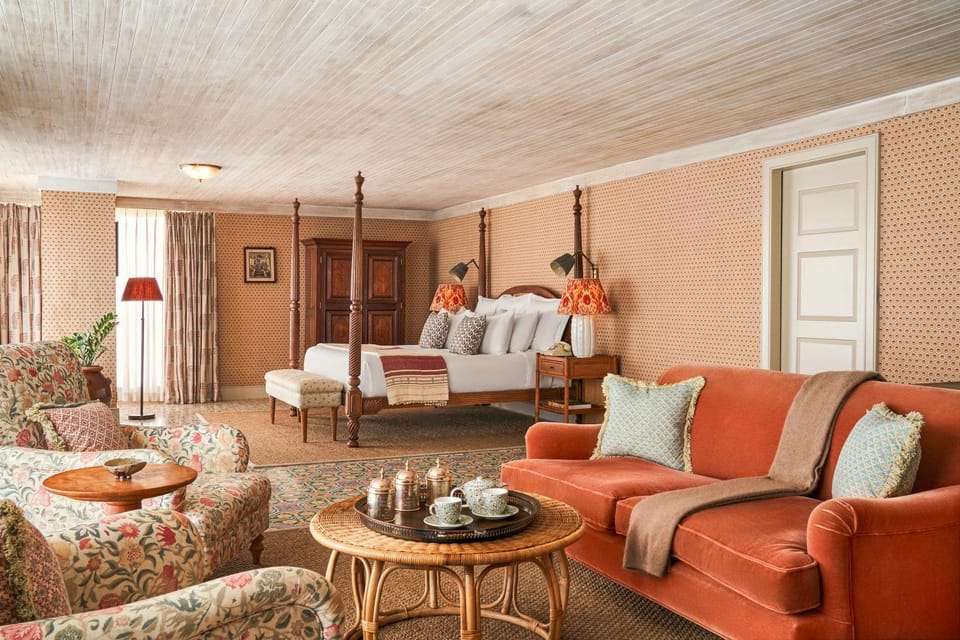Living room, Seating area