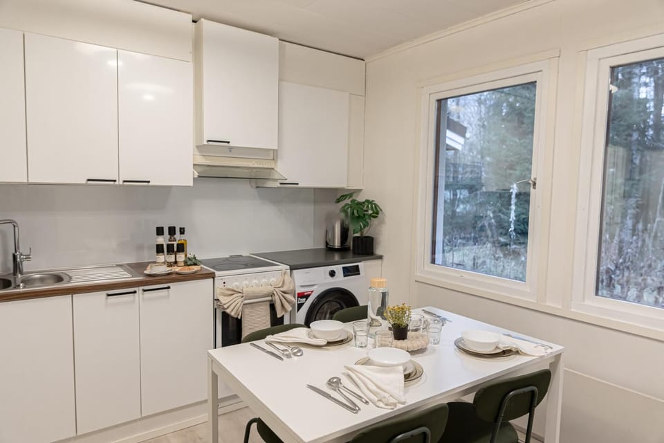 Kitchen or kitchenette, Dining area, stove