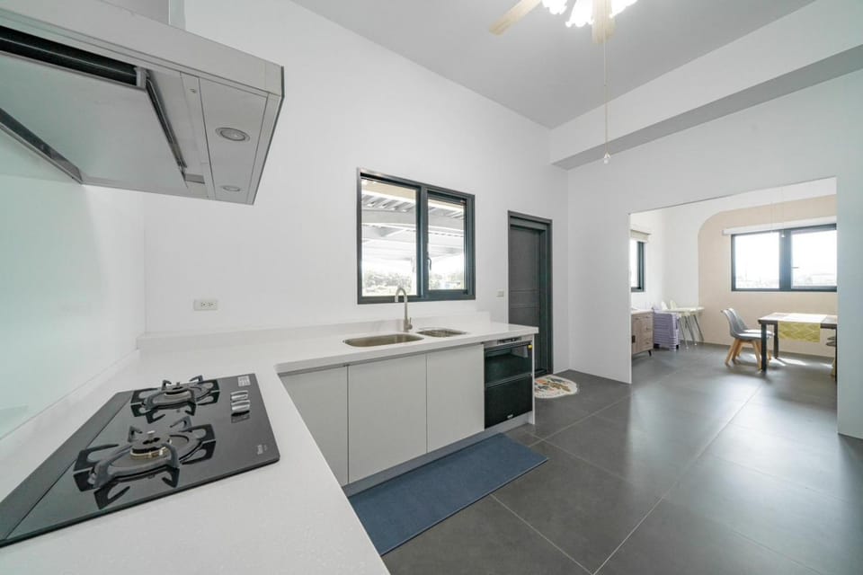 Kitchen or kitchenette, Kitchen or kitchenette, stove