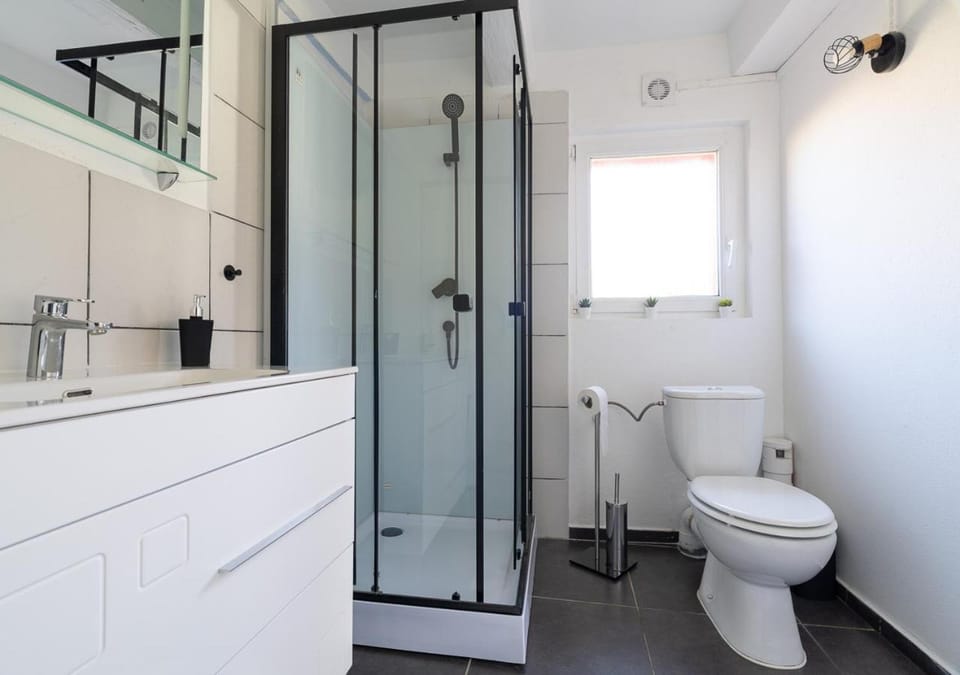 Shower, Toilet, Bathroom