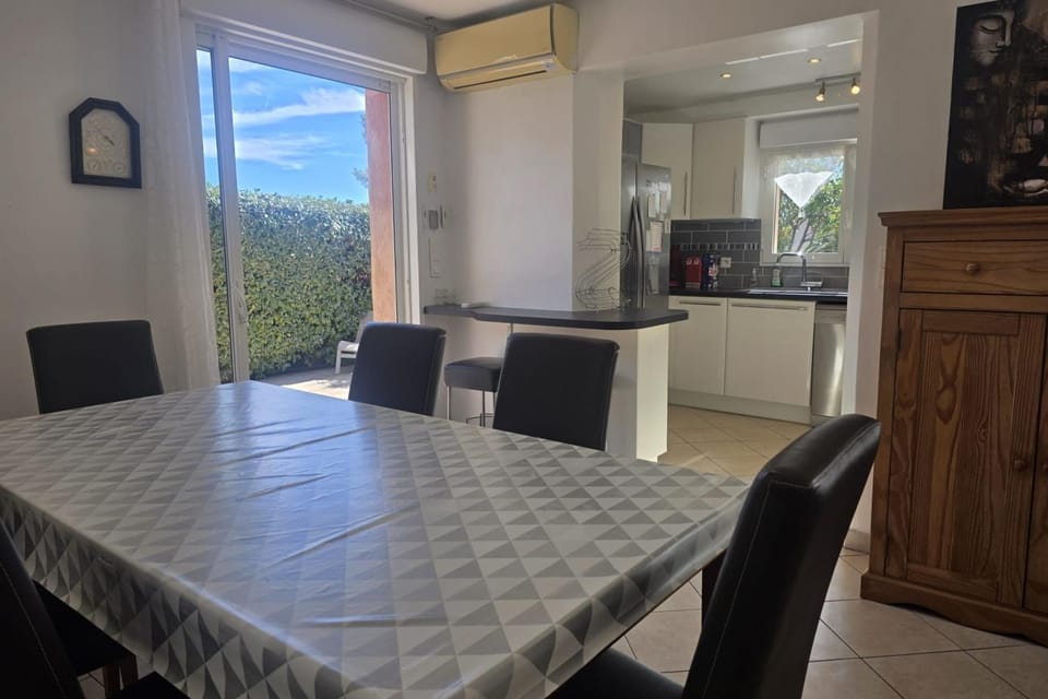 Beautiful Apartment with Garden Near Beach Apartment in Fréjus