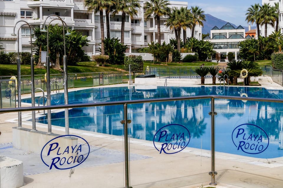 Property building, Day, Natural landscape, Garden, Balcony/Terrace, Swimming pool, Swimming pool