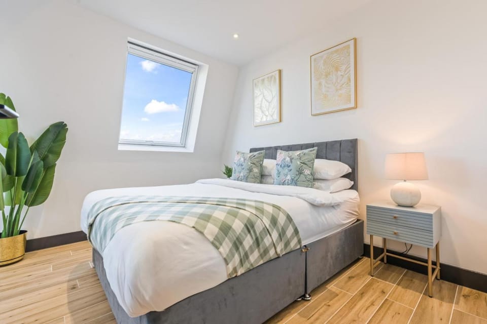 Spacious 3BR Apartment Balcony N Finchley Apartment in London