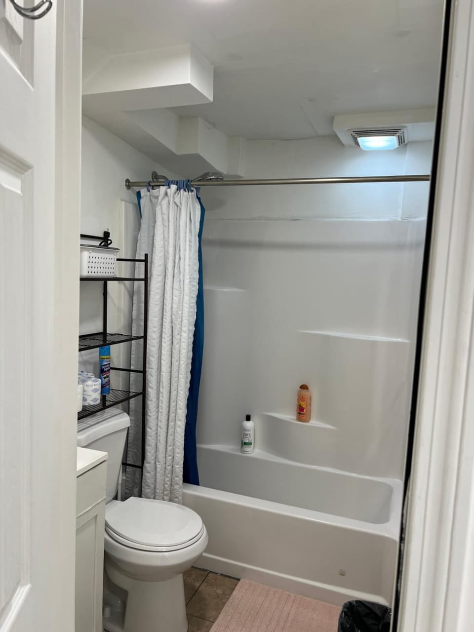 Private 1BR with Parking & Laundry Near Boston Apartment in Everett