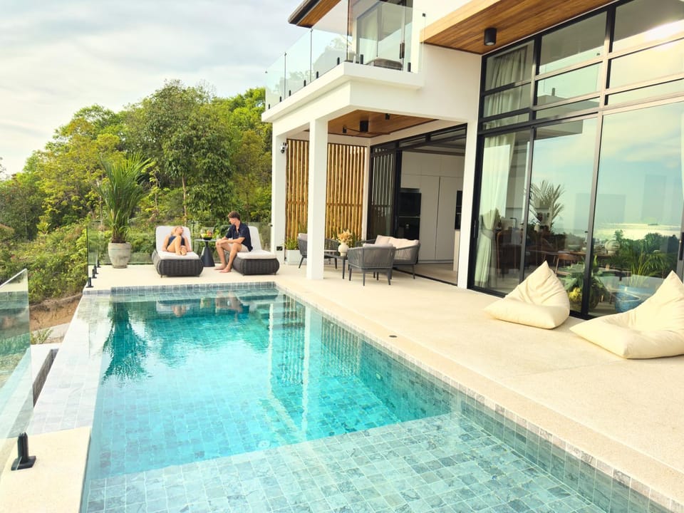 Patio, Balcony/Terrace, Seating area, Swimming pool, Swimming pool, sunbed