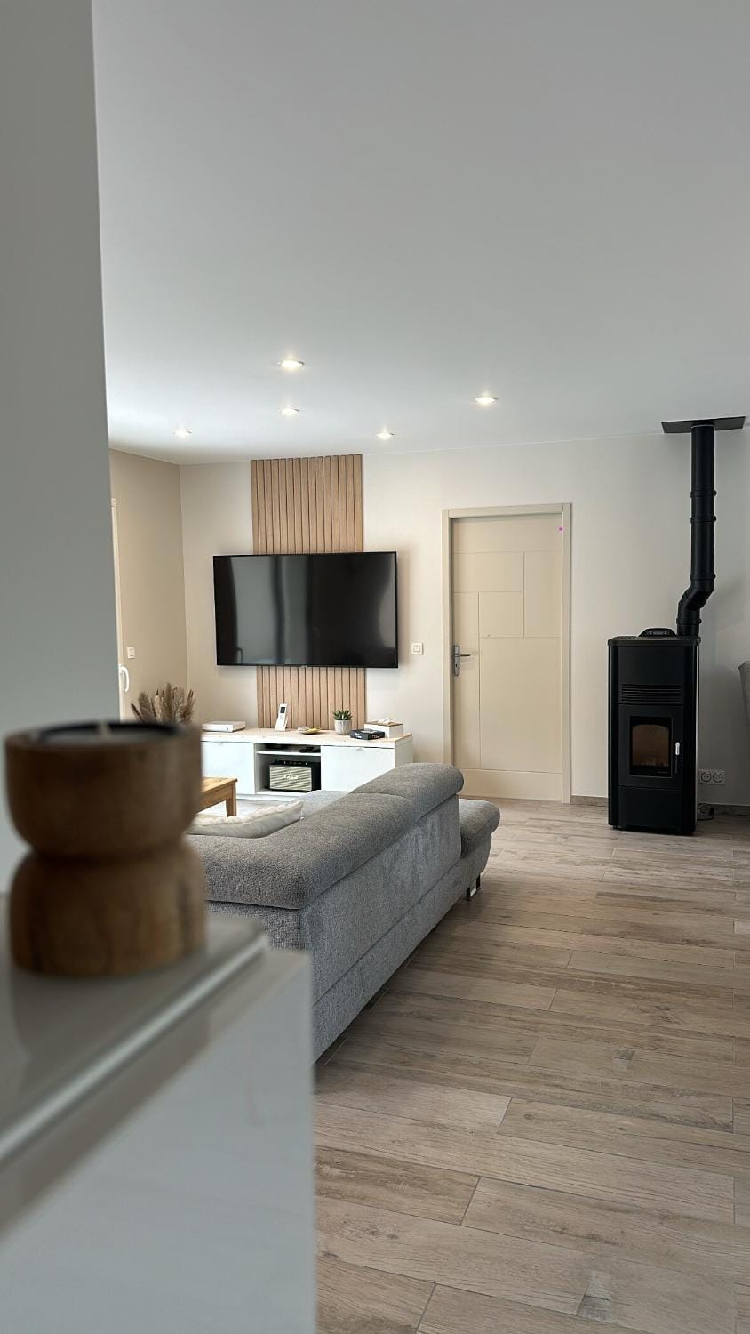 Seating area, fireplace