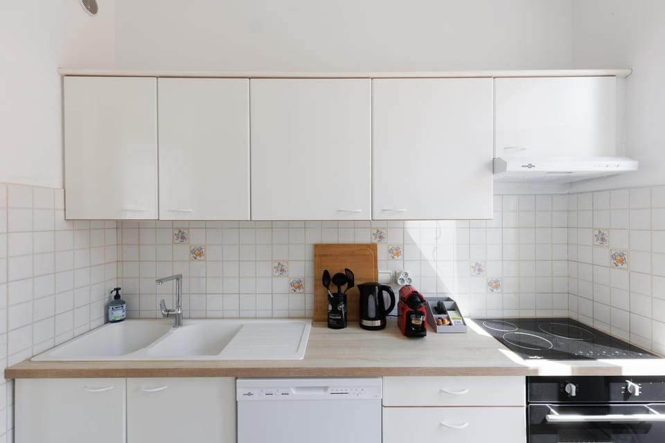 Coffee/tea facilities, stove, kitchen