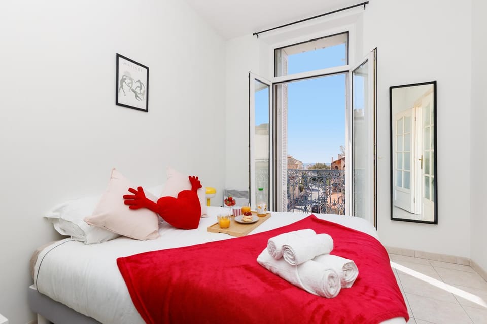 Bed, Bedroom, Sea view