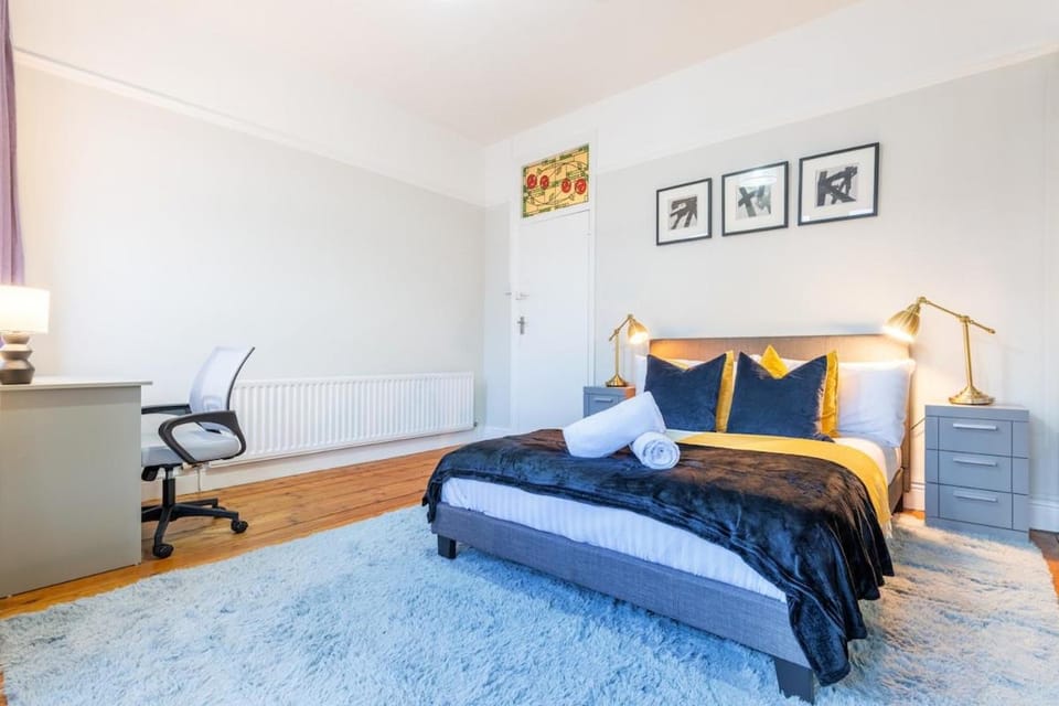 InspoHome Spacious 4-Bedroom House with Parking and Garden House in Cardiff