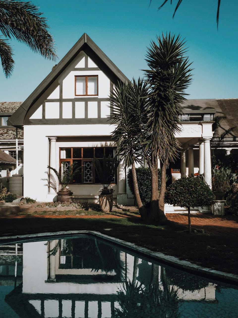 Property building, Garden, Swimming pool