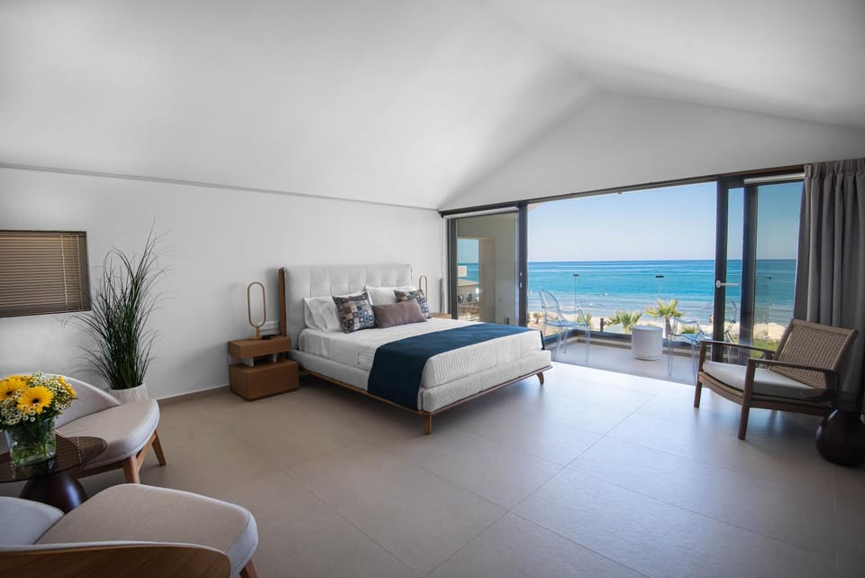 Photo of the whole room, Bedroom, Sea view