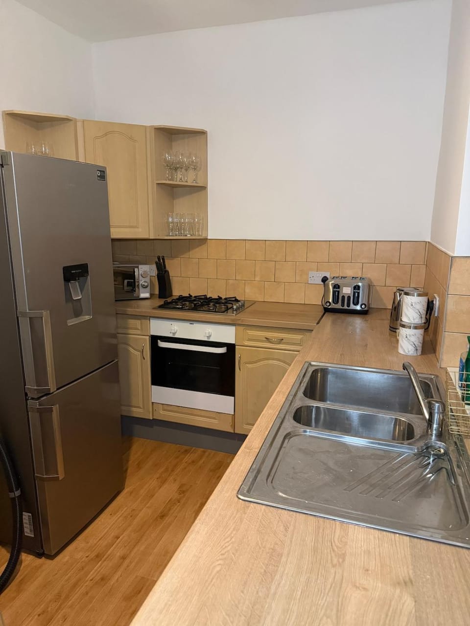 Coffee/tea facilities, Kitchen or kitchenette, oven, stove, toaster