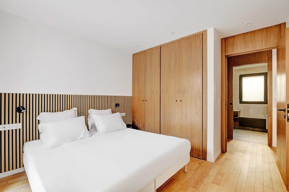 Bed, wardrobe