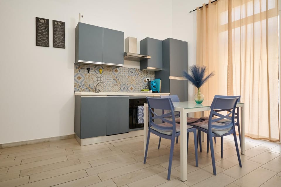 Property building, Kitchen or kitchenette, Living room
