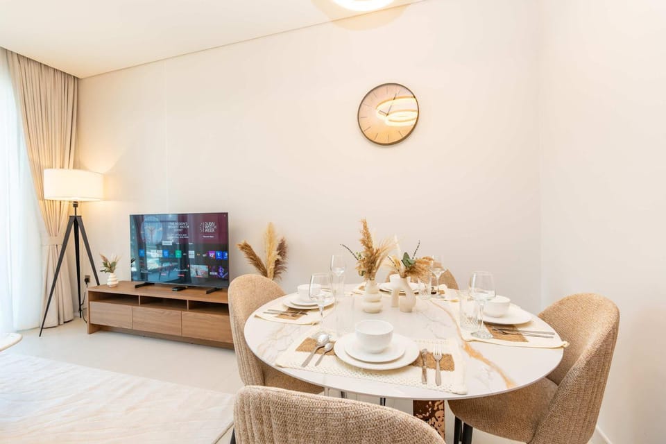 TV and multimedia, Seating area, Dining area