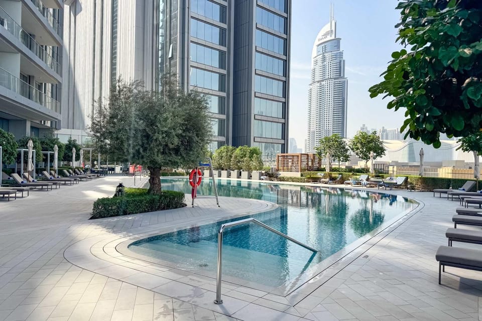 Property building, Swimming pool, sunbed