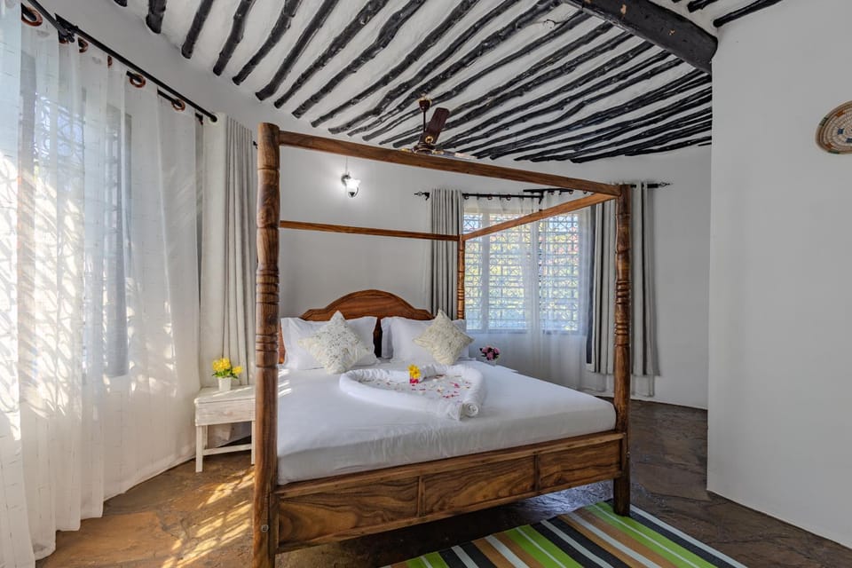 Bed, Photo of the whole room, towels