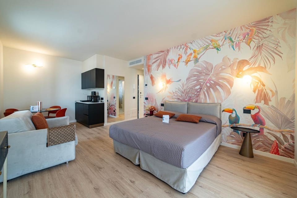 Bed, TV and multimedia, Living room, Photo of the whole room, Bedroom, minibar, oven