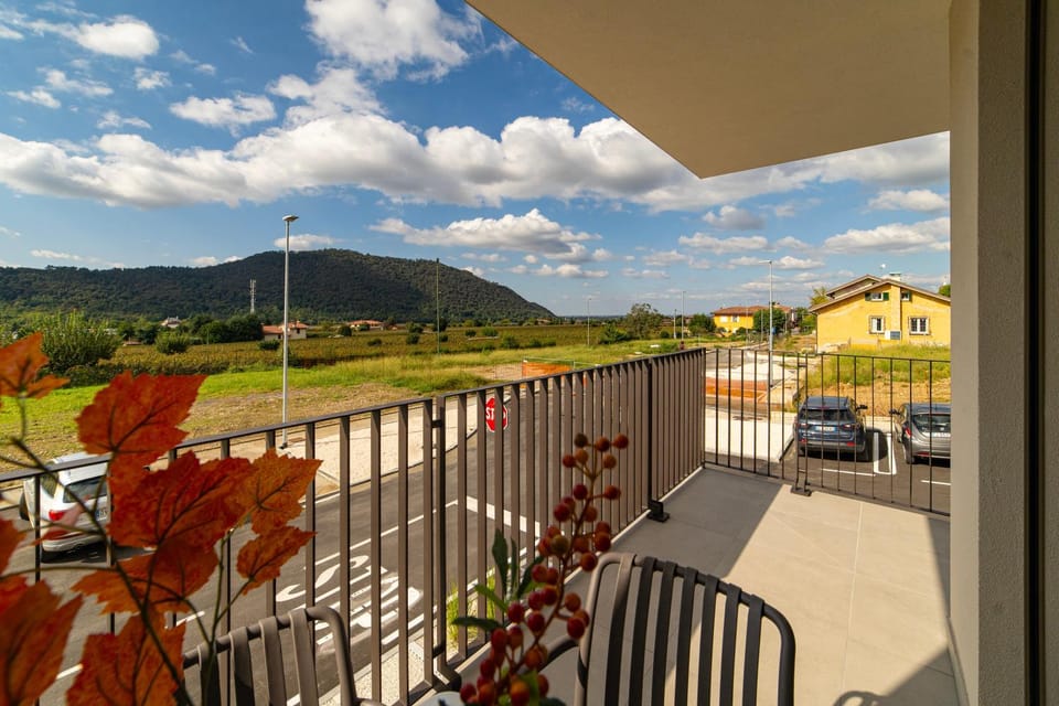 Property building, Day, Neighbourhood, Natural landscape, View (from property/room), Balcony/Terrace, Dining area, Mountain view, Parking