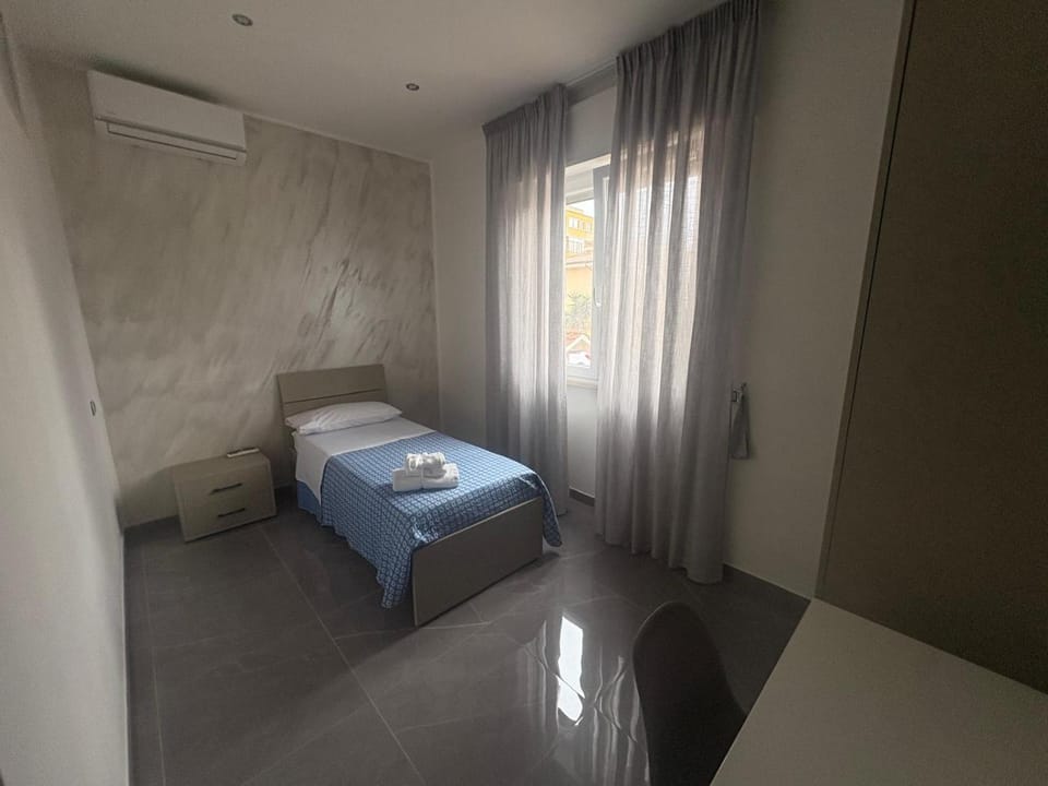 Bed, Photo of the whole room, Bedroom, air conditioner