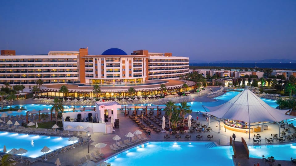 Property building, Night, Natural landscape, Pool view, Sea view, Swimming pool, sunbed