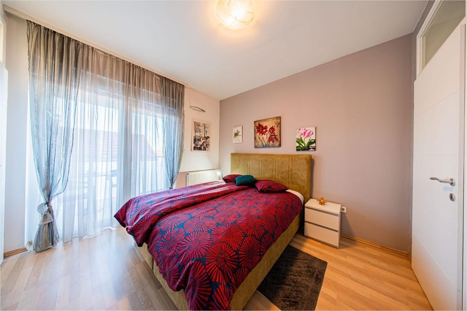 Bed, View (from property/room), Decorative detail, Bedroom, heating, internet