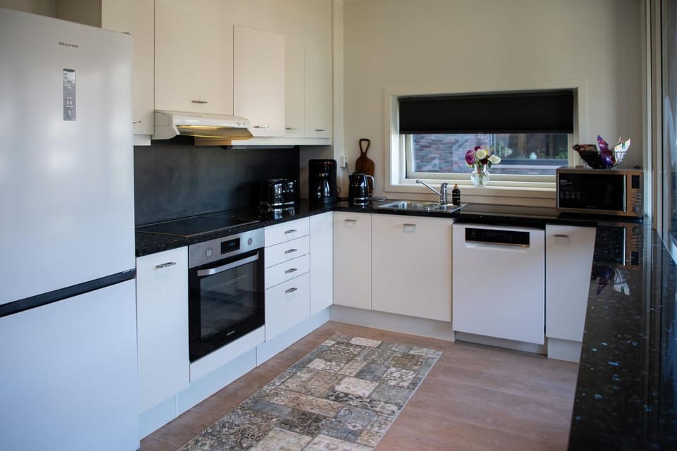 microwave, oven, kitchen, acessibility