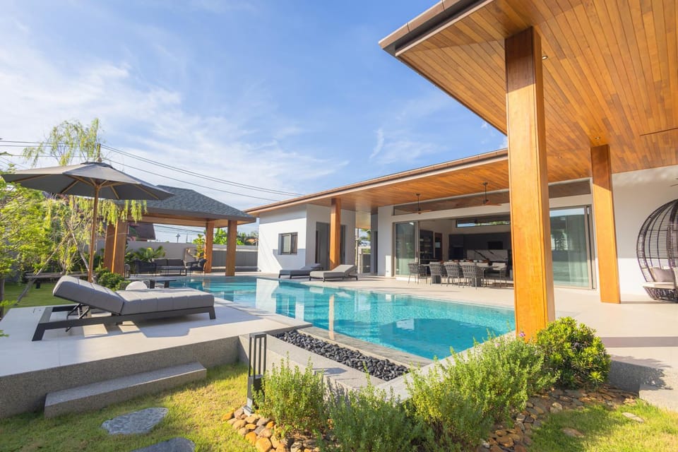 Property building, Patio, Day, Garden, Garden view, Pool view, Swimming pool, sunbed
