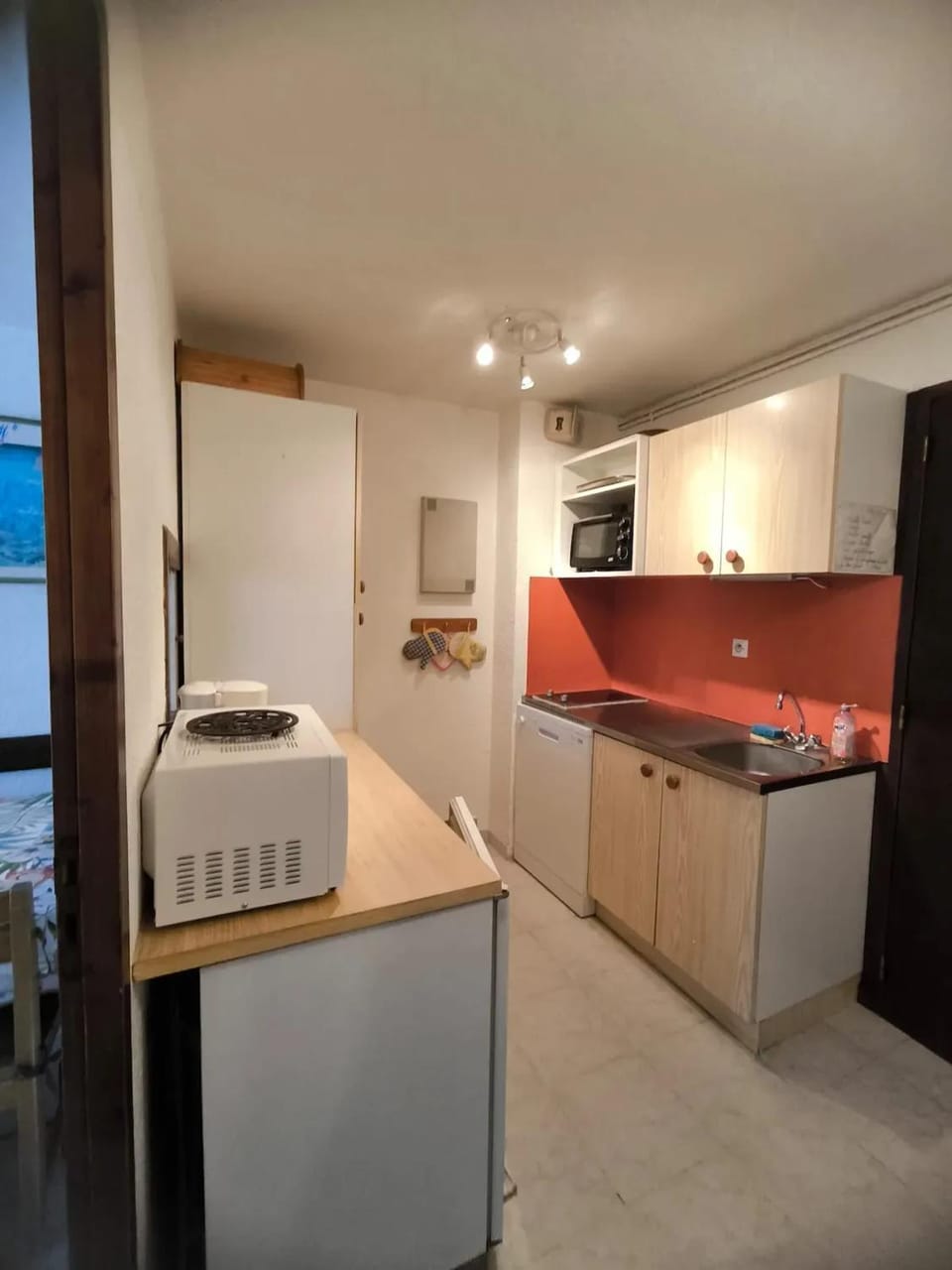 Kitchen or kitchenette