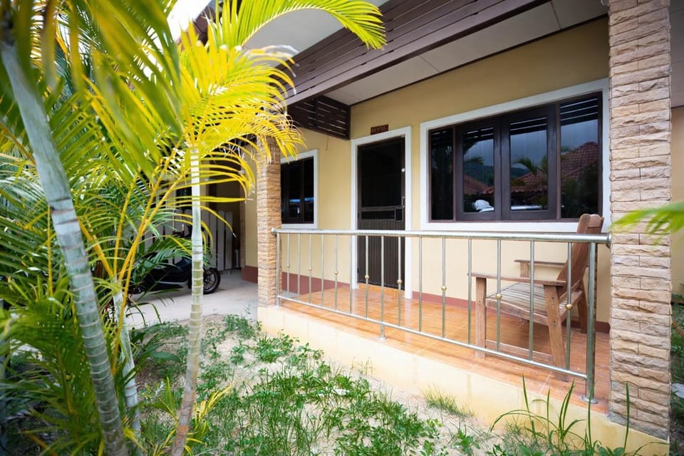 Facade/entrance, Balcony/Terrace