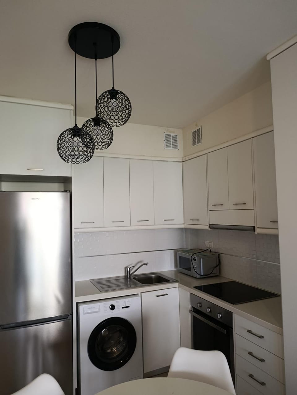 Kitchen or kitchenette, oven, washing machine