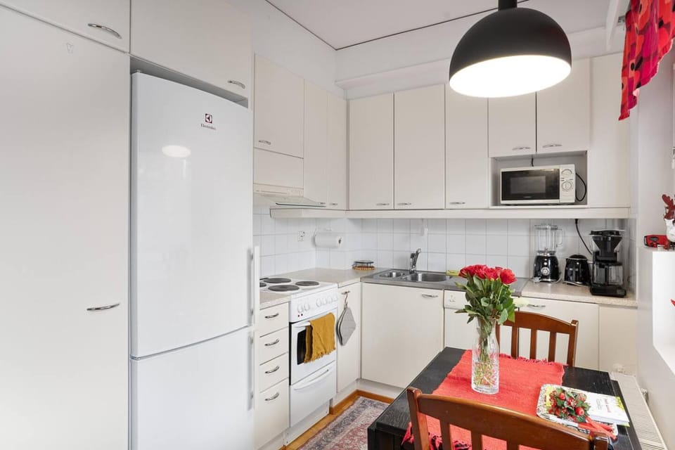 Coffee/tea facilities, Kitchen or kitchenette, oven, stove, kitchen
