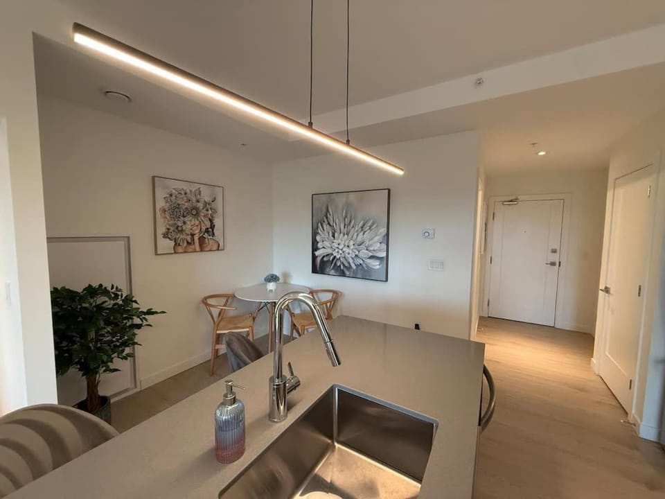 Bright warm & cozy 1 BR in North End Halifax Apartment in Dartmouth