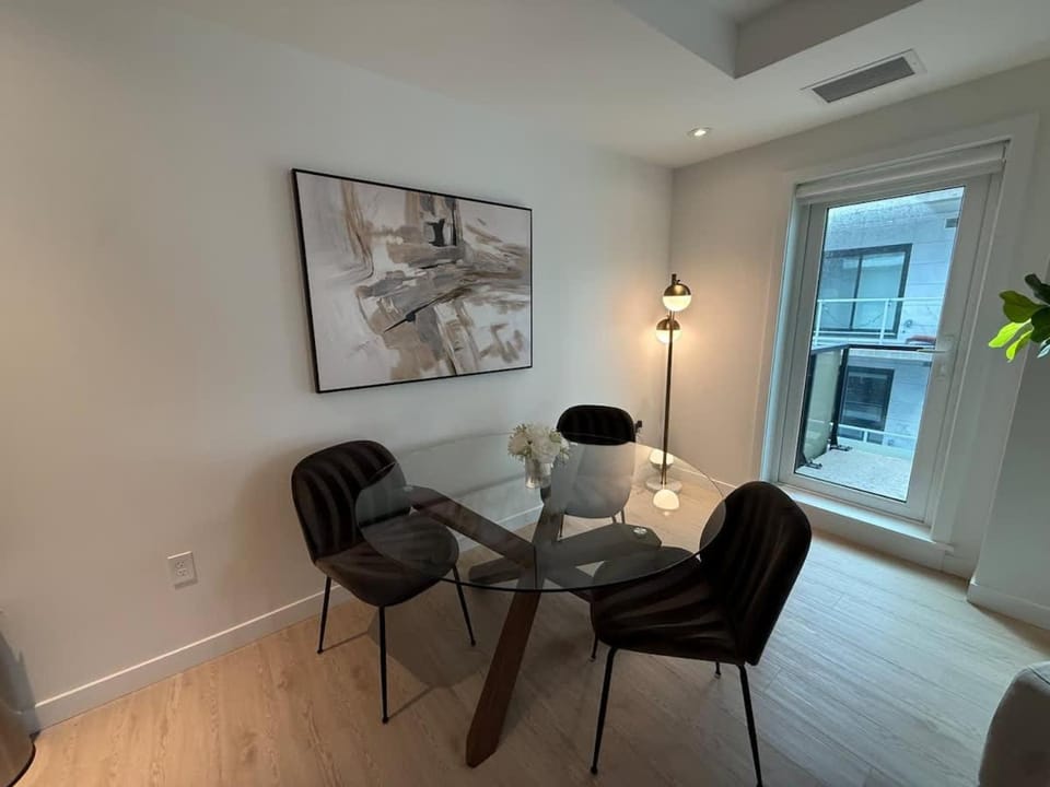 Bright warm & spacious 1 BR in North End Halifax Apartment in Dartmouth