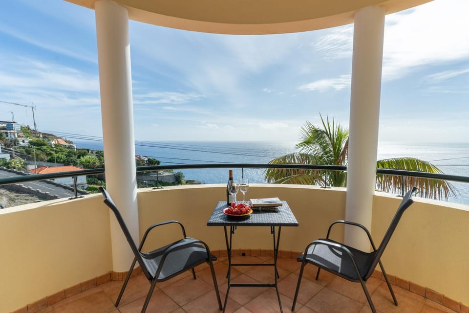 Patio, Natural landscape, View (from property/room), Balcony/Terrace, Seating area, Dining area, Sea view