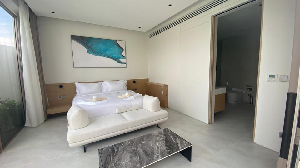 Bed, Living room