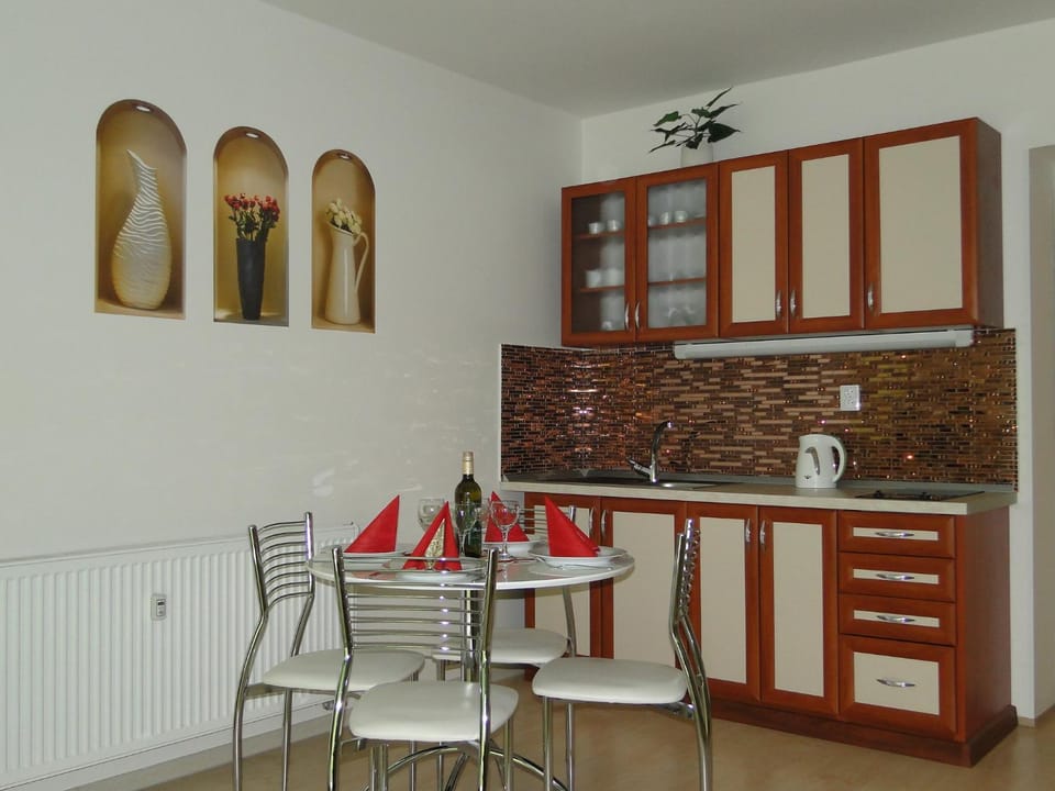 Kitchen or kitchenette, Decorative detail