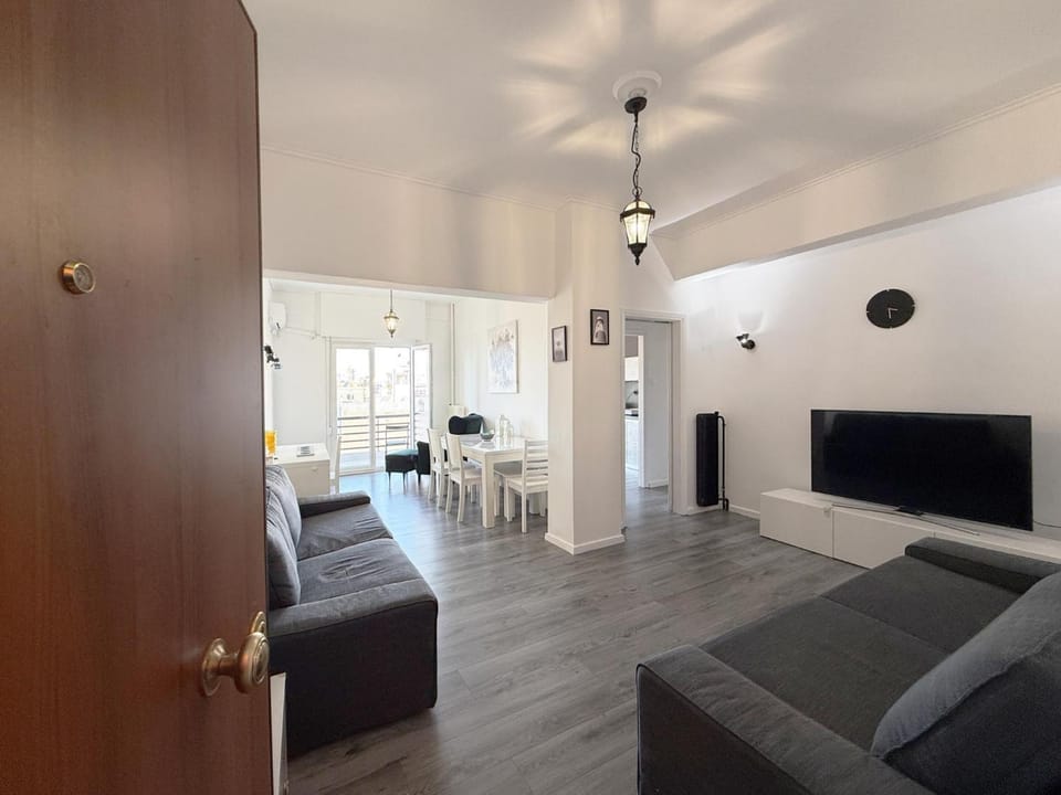 Communal lounge/ TV room, Living room, Seating area
