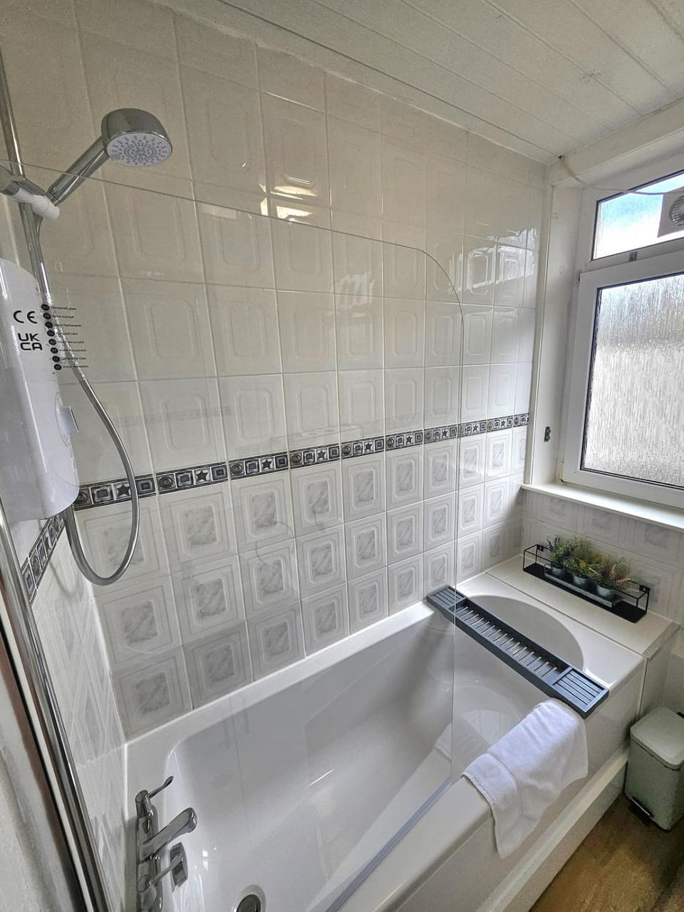 2 Bed Apt, 4 Beds, 3 TVs Plus Parking Apartment in Edinburgh