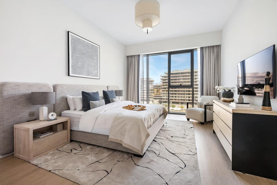 Bed, TV and multimedia, Living room, Photo of the whole room, Seating area, Dining area, Bedroom