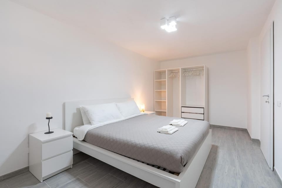 Bed, Photo of the whole room, Bedroom, wardrobe
