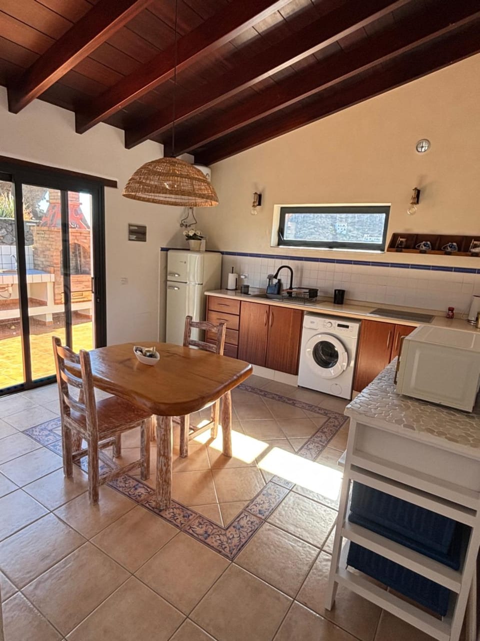 Kitchen or kitchenette, pet friendly, stove, washing machine
